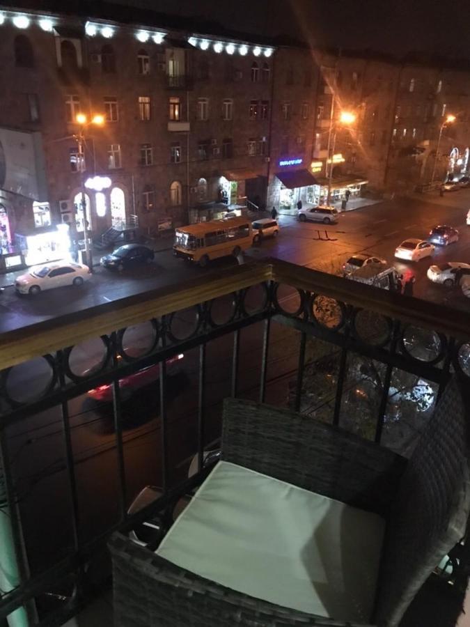 Квартира Около Станции Метро С Балконами Jerevan Exteriér fotografie